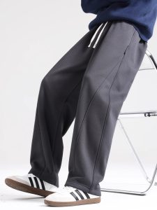 Drapey Curved Sweatpants (Loose Straight-Leg Style)